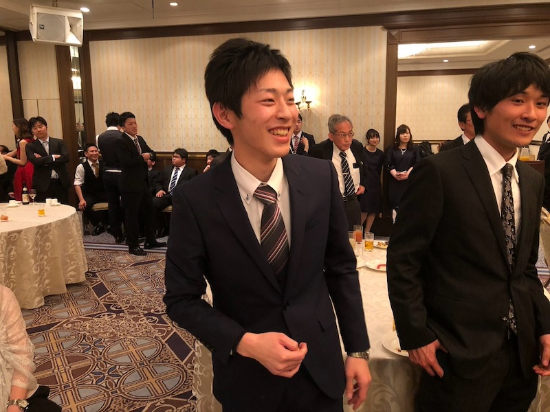 院長の中西秀章のスーツ姿